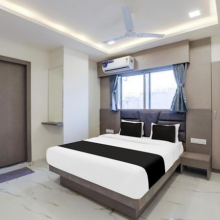 Hotel O Neek Palace أحمد أباد المظهر الخارجي الصورة