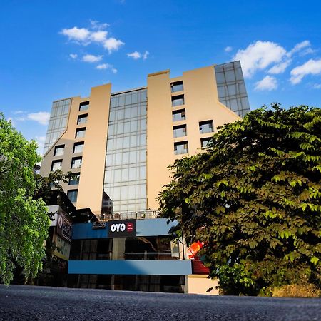 Hotel O Neek Palace أحمد أباد المظهر الخارجي الصورة