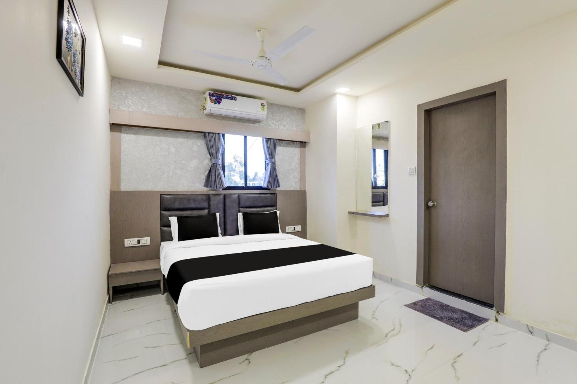 Hotel O Neek Palace أحمد أباد المظهر الخارجي الصورة